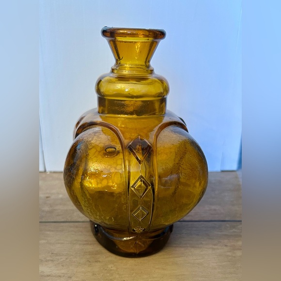 Vintage Victrylite Amber Glass Crown Shaped Bottle - Picture 3 of 4